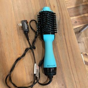 FREE SHIPPING. Revlon dryer brush